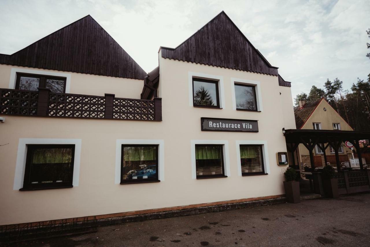 Penzion & Restaurace U Vily Sezimovo Usti Kültér fotó